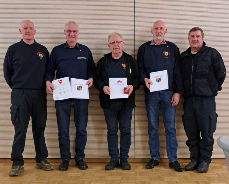 Foto: Ehrungen beim Dienstabend nachgeholt