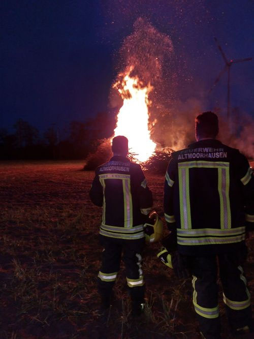 Einsatzfoto: Vermeintlicher Waldbrand war Osterfeuer
