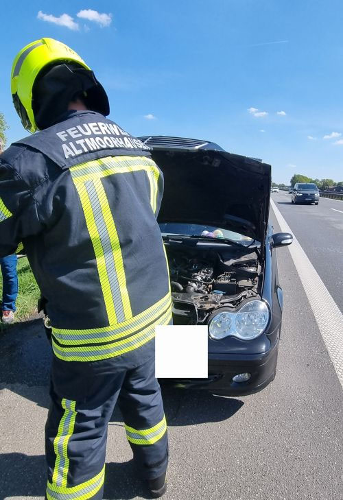 Einsatzfoto: Geplatzter Kühler statt Autobrand