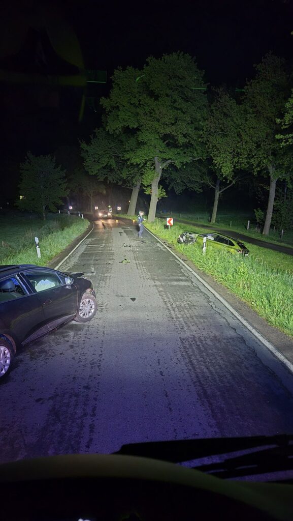 Einsatzfoto: Unfall in einer Kurve der Maibuscher Straße