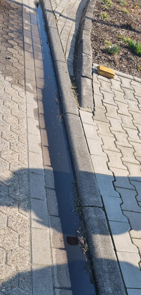 Einsatzfoto: Zusammenstoß zwischen Auto und Motorrad