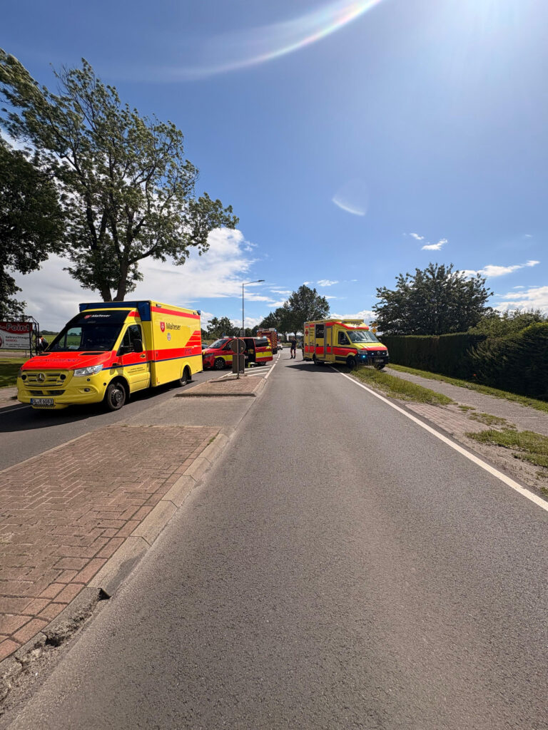 Einsatzfoto: Rüstwagen als Ersthelfer an der B212